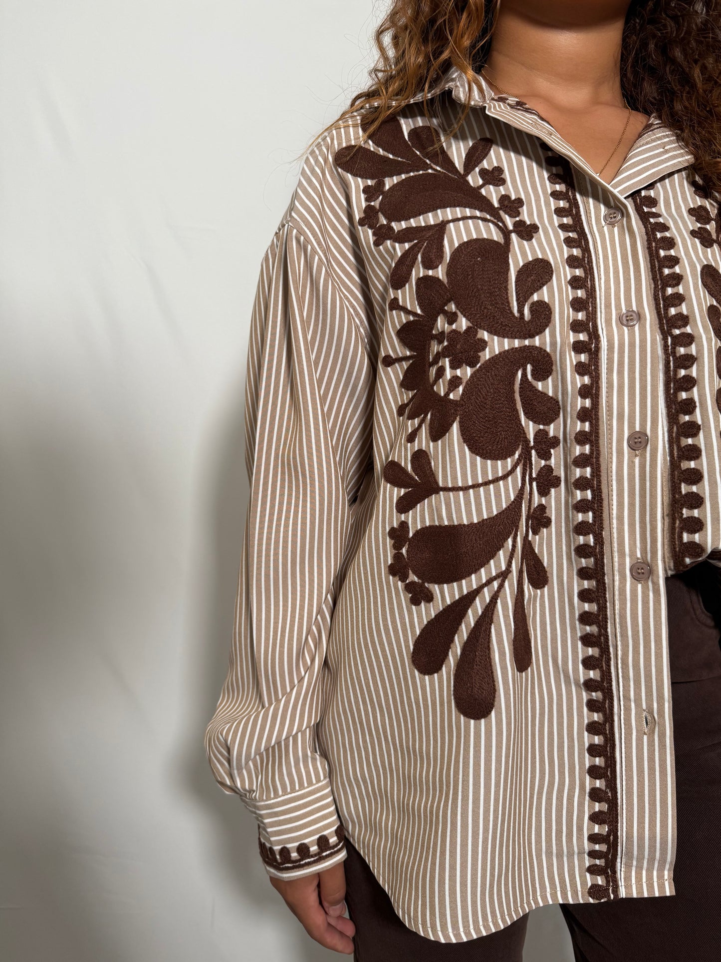 Chemise brodée
